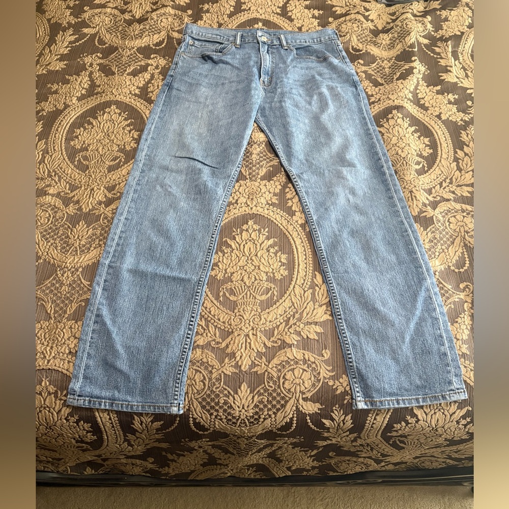 Men's Levi's 505 Straight Jeans Size 34 x 32 Great condition!